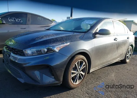 2023 Kia Forte Lxs z USA, uszkodzony, nr VIN 3KPF24AD6PE647341